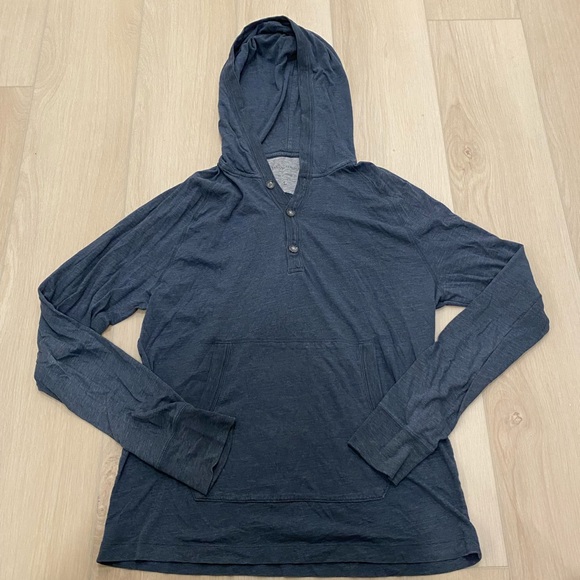 Long sleeve banana republic shirt with hood in navy blue